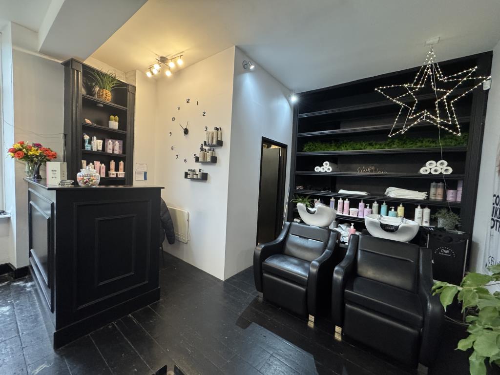 Lot: 40 - COMMERCIAL INVESTMENT - The Salon